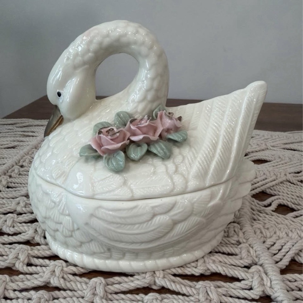 White Swan & Roses Trinket Candy Dish Ceramic VTG Cottage Grannycore 6x6x4" 2-Pc